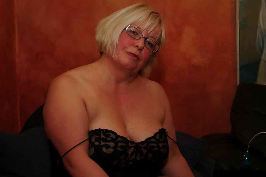 Amateur European Granny wants a hard fuck