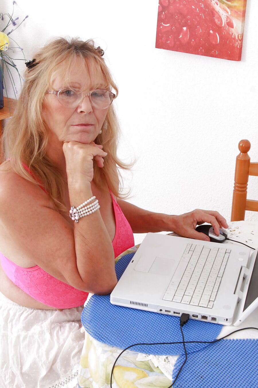 Sultry granny Isabel from OlderWomanFun