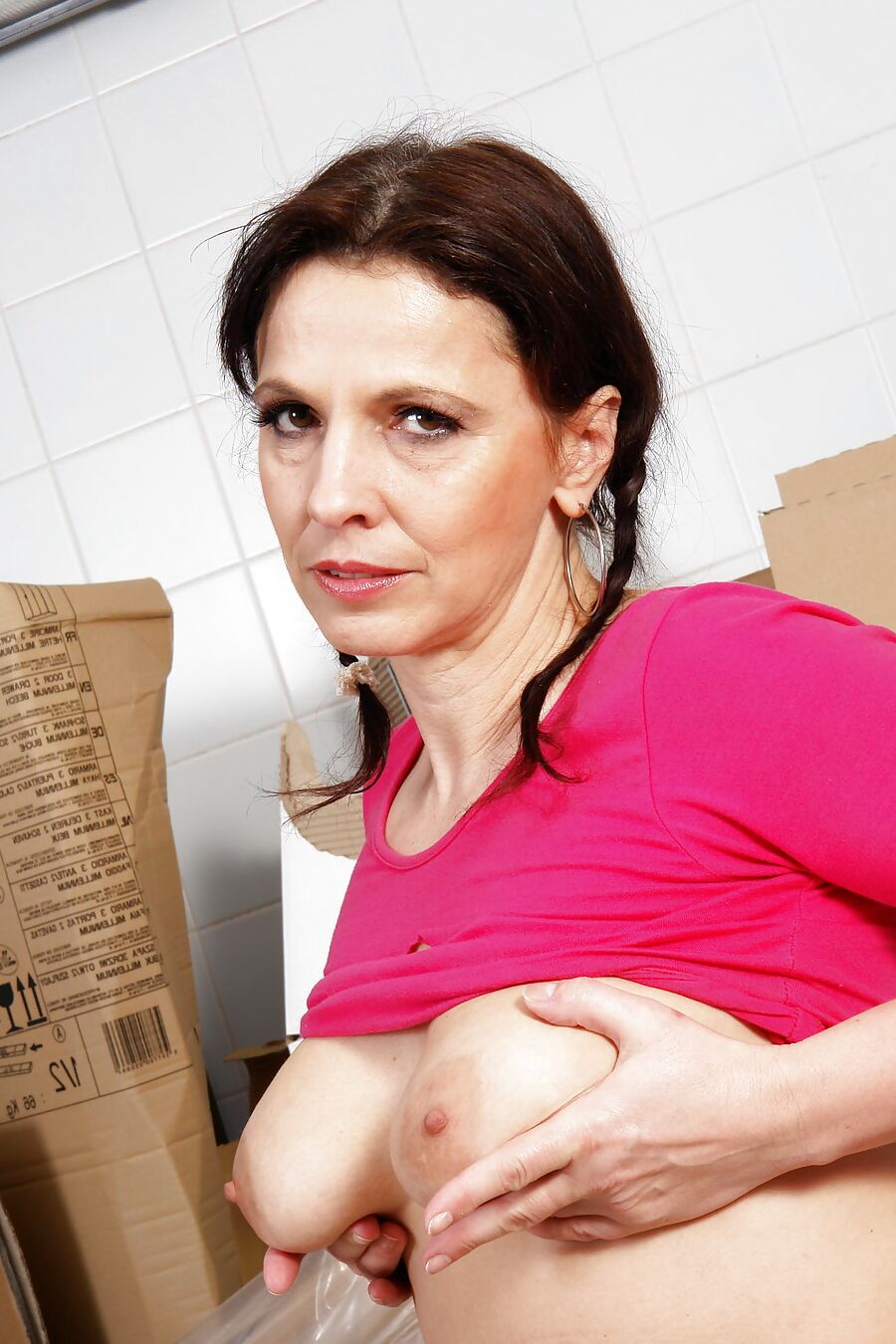 Alte, aber immer noch superheiße Mutter mit Zöpfen TEIL 2