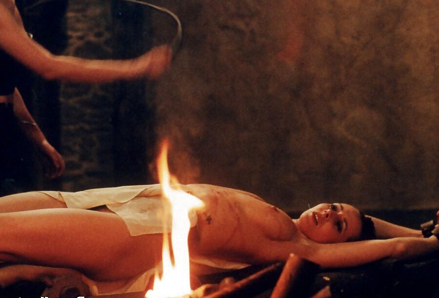 Demon's claw - lesbian evil woman seduction and punishment