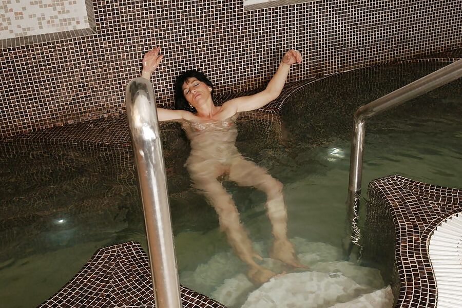 Mature mothers in shower and sauna PART 1
