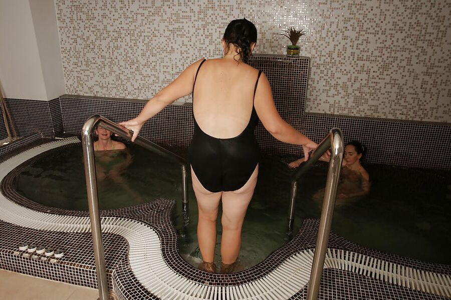Mature mothers in shower and sauna PART 1
