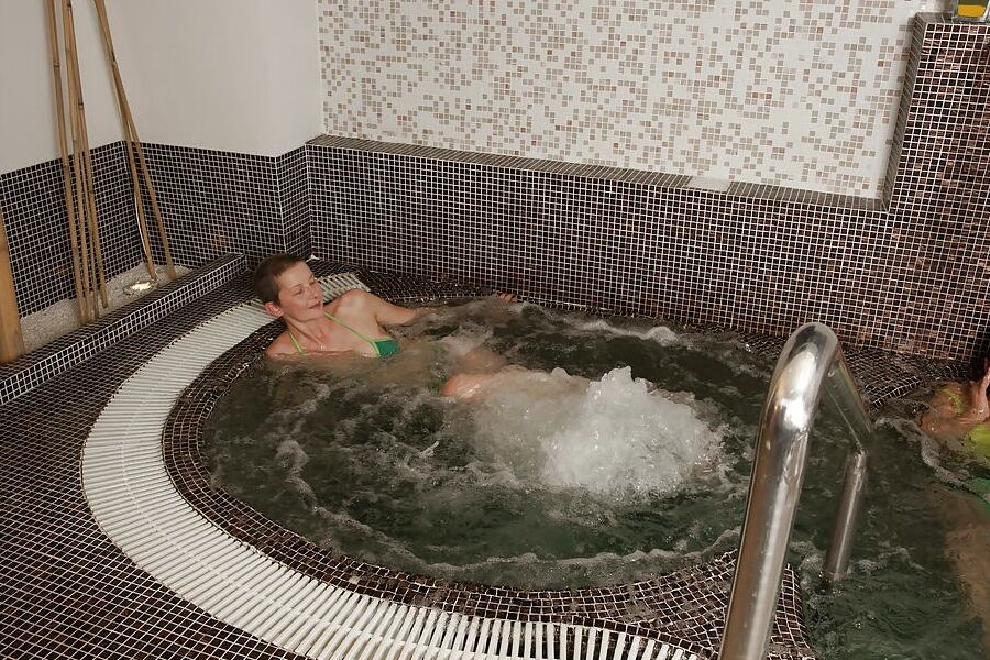 Mature mothers in shower and sauna PART 1