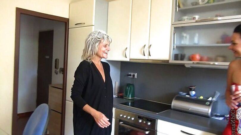 Sexy mature fuck brunette girl: OldNanny