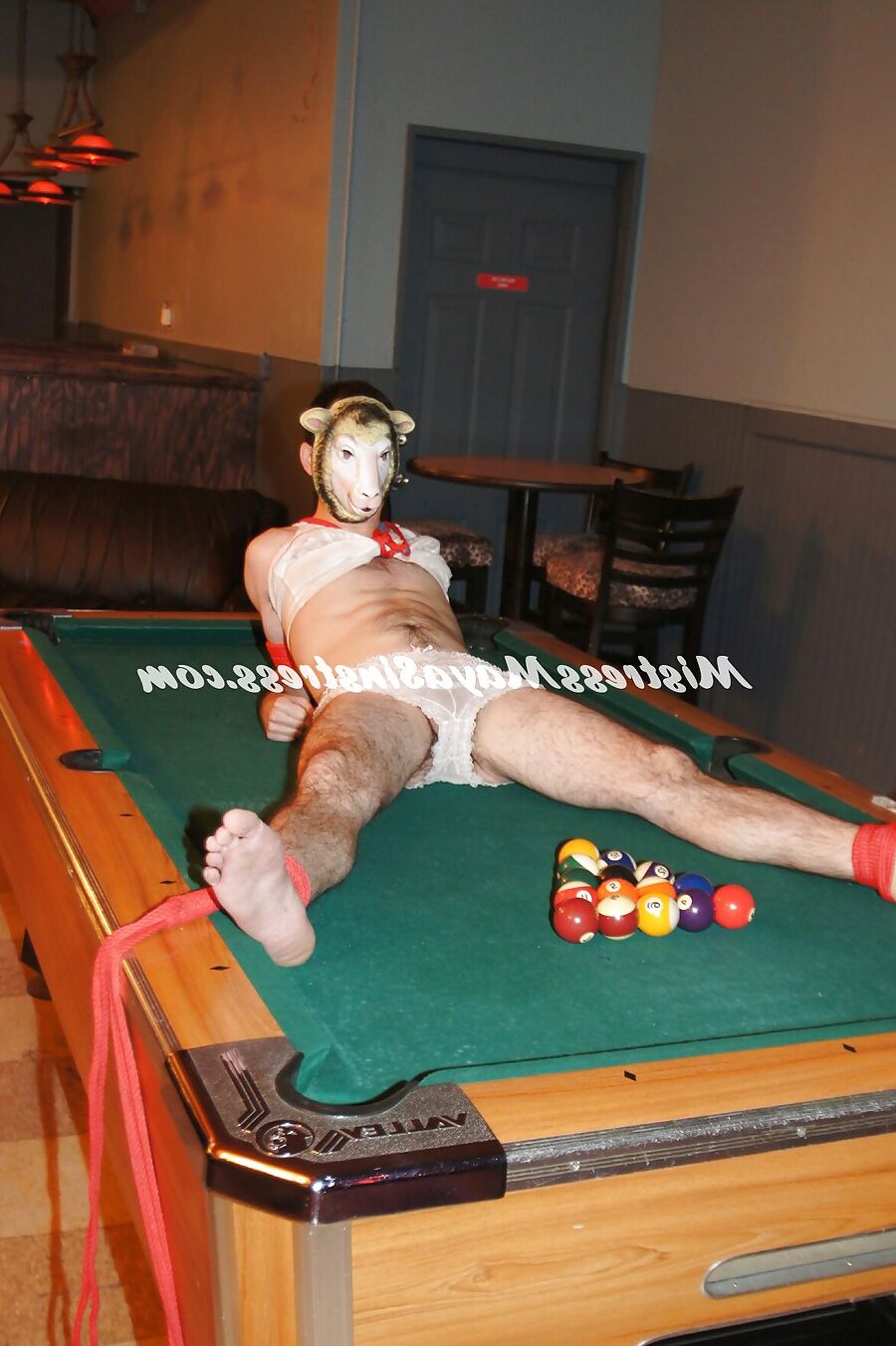 Mistress Maya breaks balls