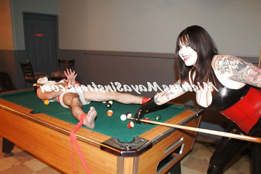 Mistress Maya breaks balls