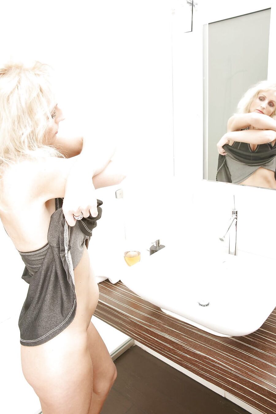 Mother and not her daughter lesbian play after shower