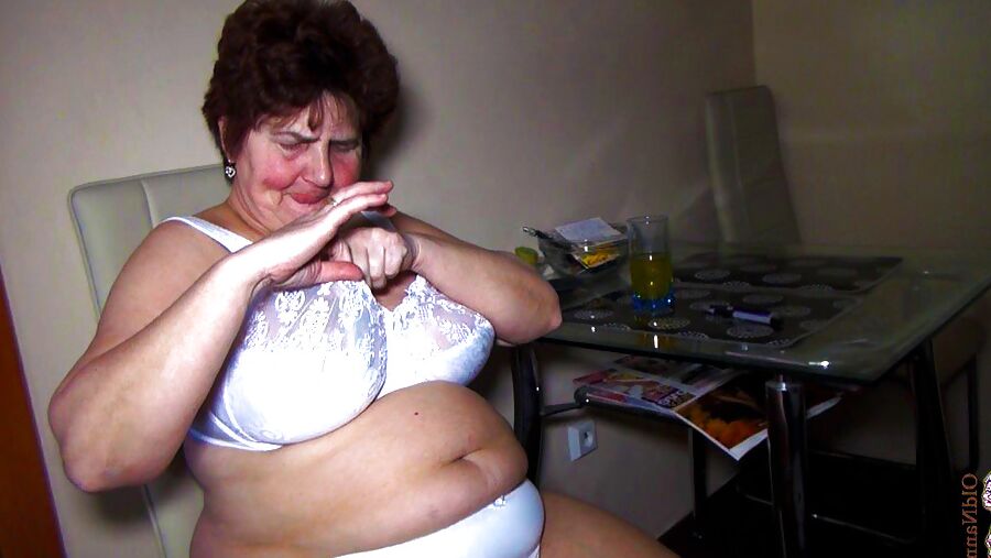 Grandma fucking her pussy with a dildo: OldNanny