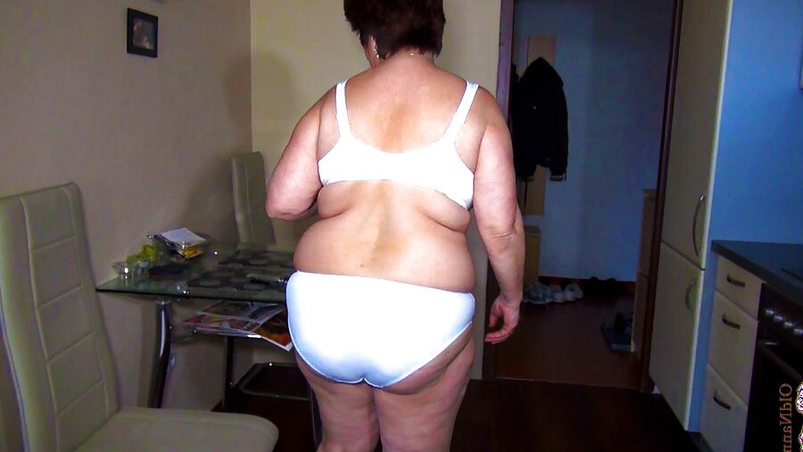 Grandma fucking her pussy with a dildo: OldNanny