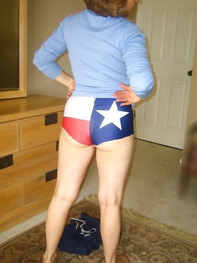 Sexy Daisy Dukes Booty Shorts on MILF MarieRocks