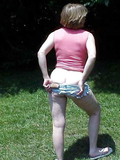 Sexy Daisy Dukes Booty Shorts on MILF MarieRocks