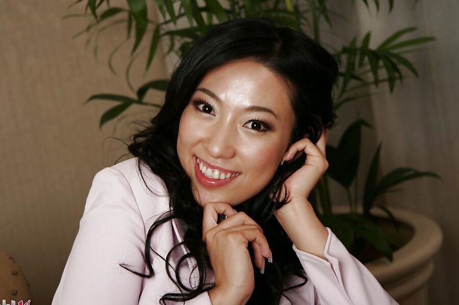 Sexy lady Ozawa Chris fucked by her boss