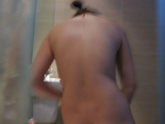 Chinese girlfriend shower and hard sex