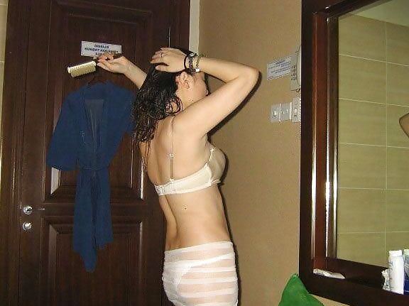 Chinese girlfriend shower and hard sex