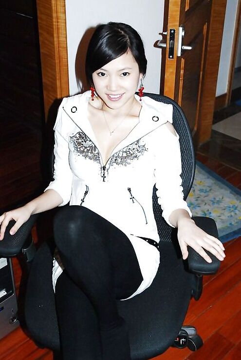 Homemade pics of Asian girlfriend posing