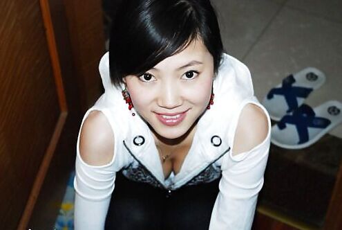 Homemade pics of Asian girlfriend posing