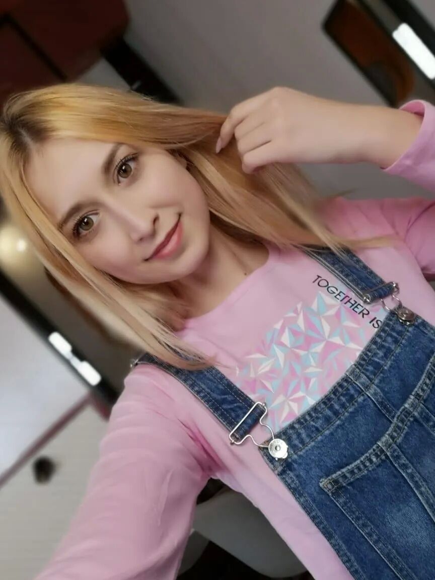 Petite teen cutie loves to get naked and dirty