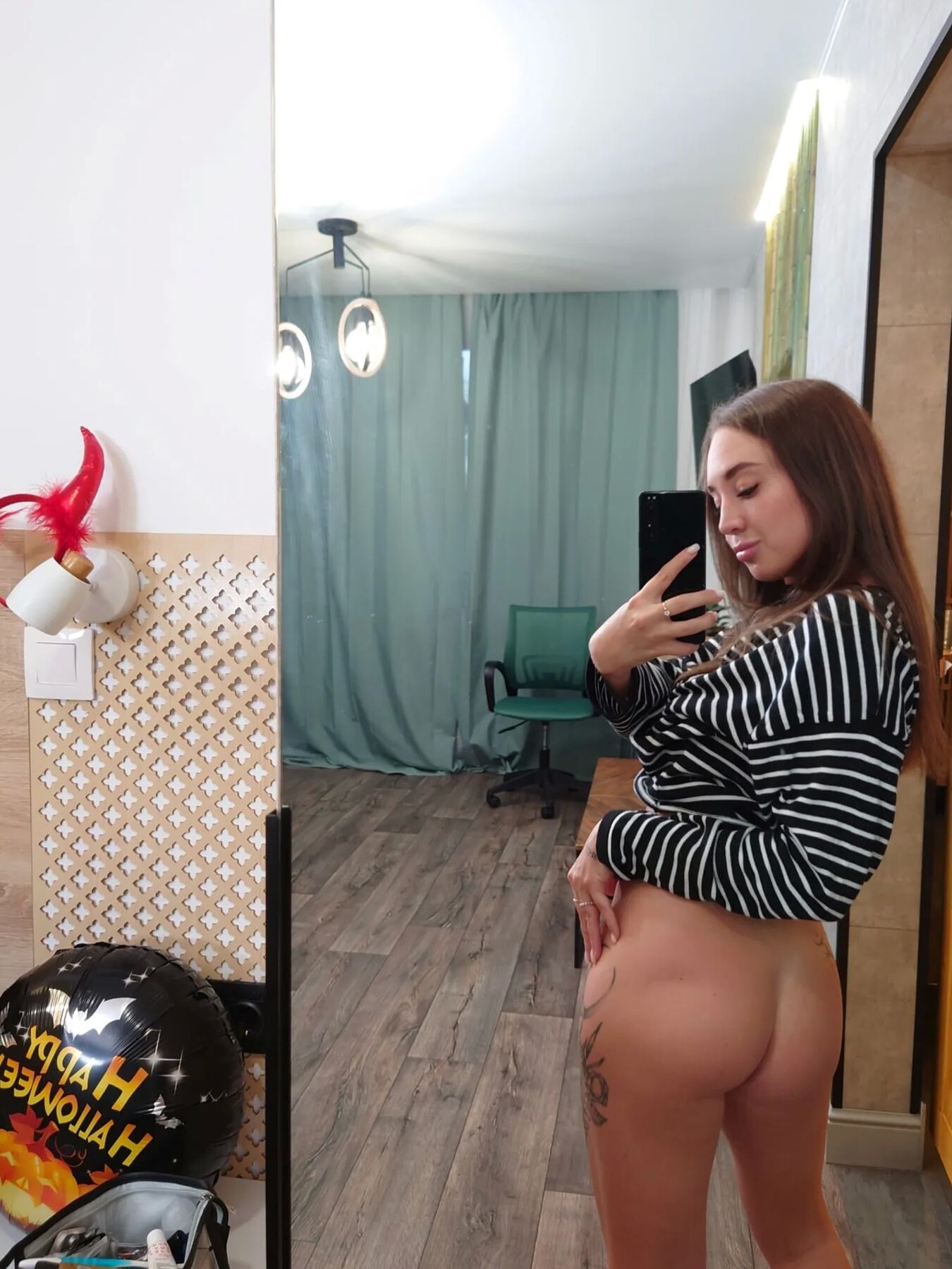 Skinny tattooed teen showing off her legs