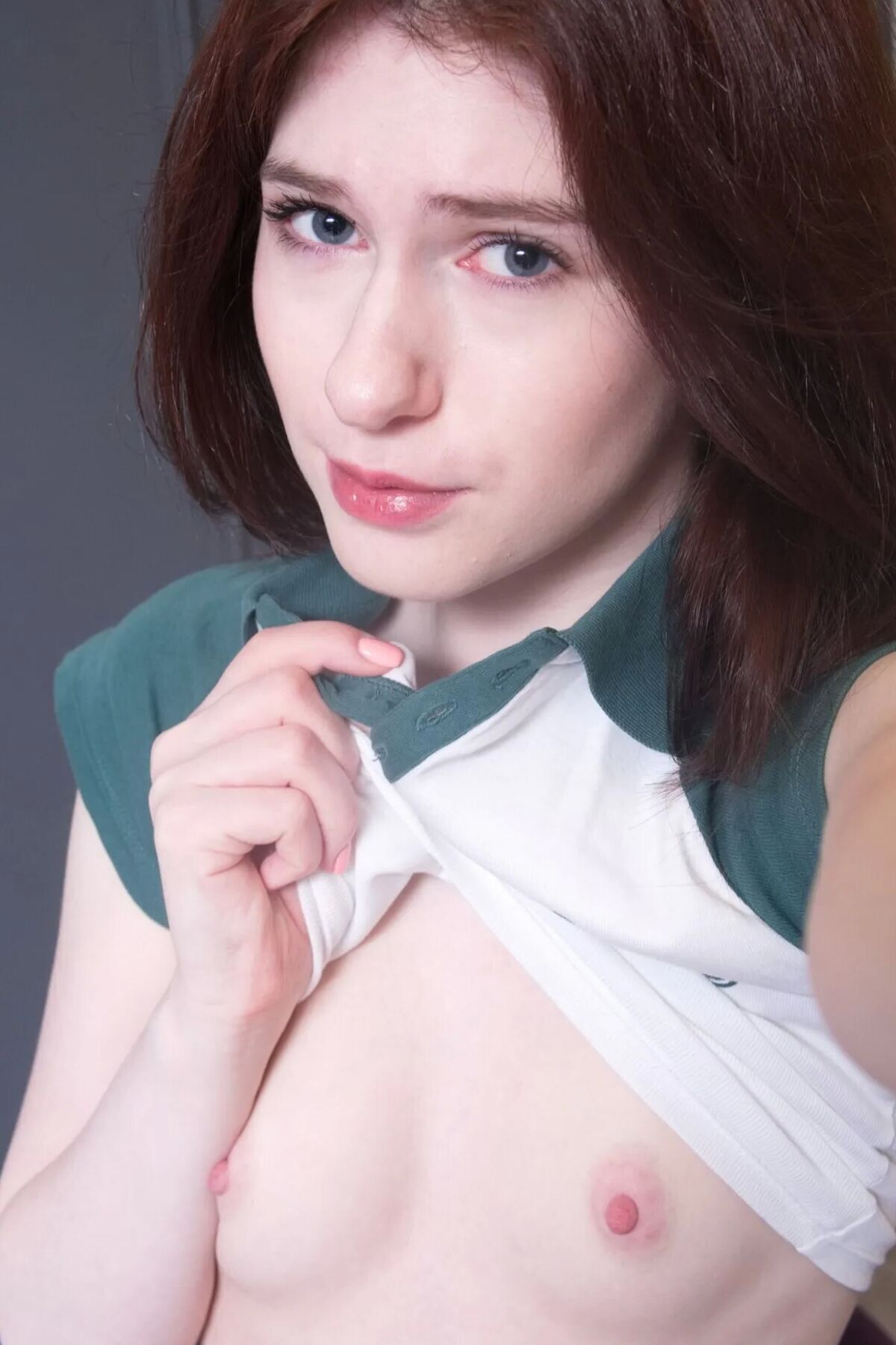I like to take pics of my perfect tits
