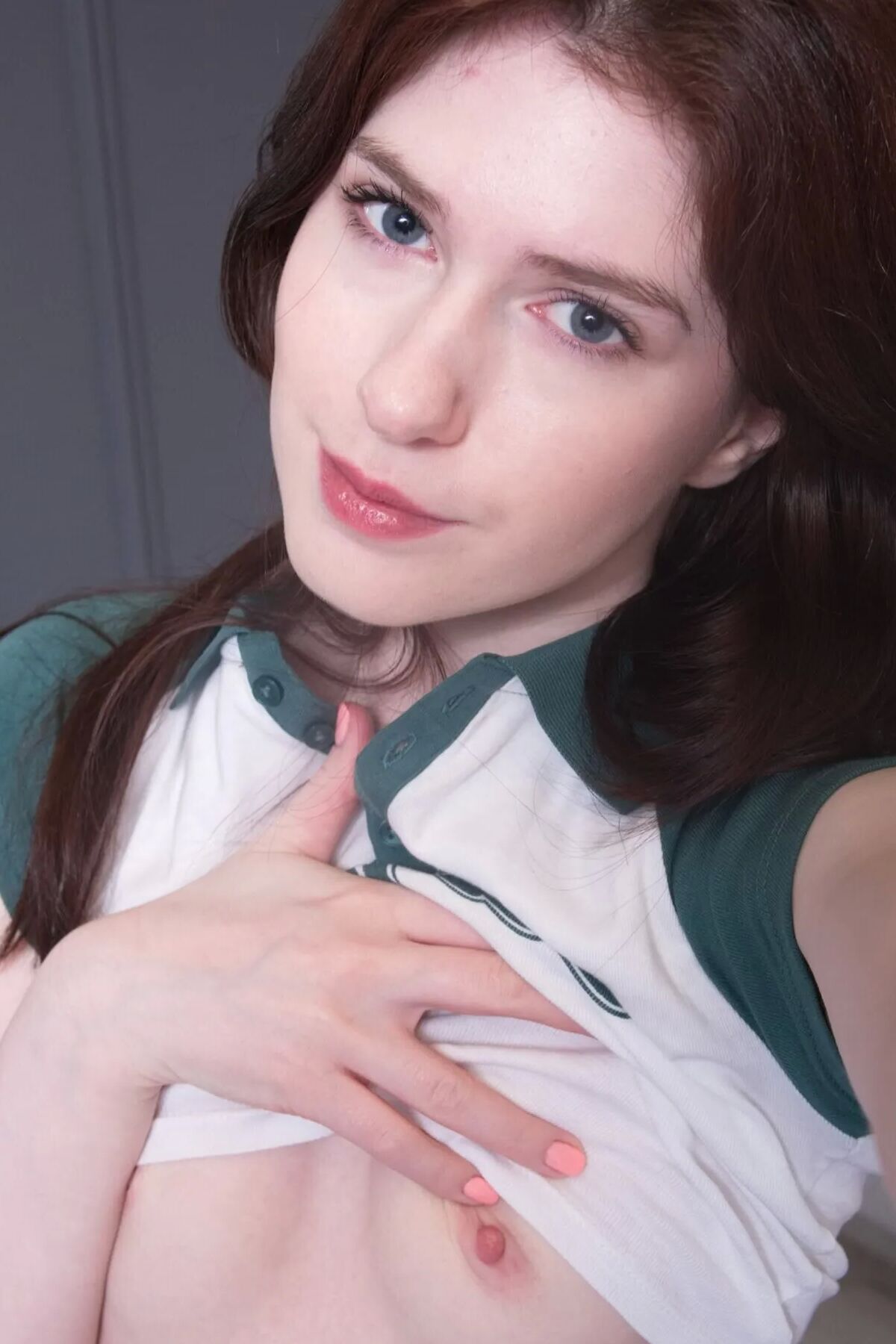 I like to take pics of my perfect tits
