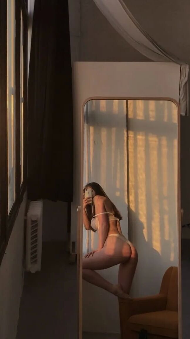 Beauty from the gym shared some amazing nudes