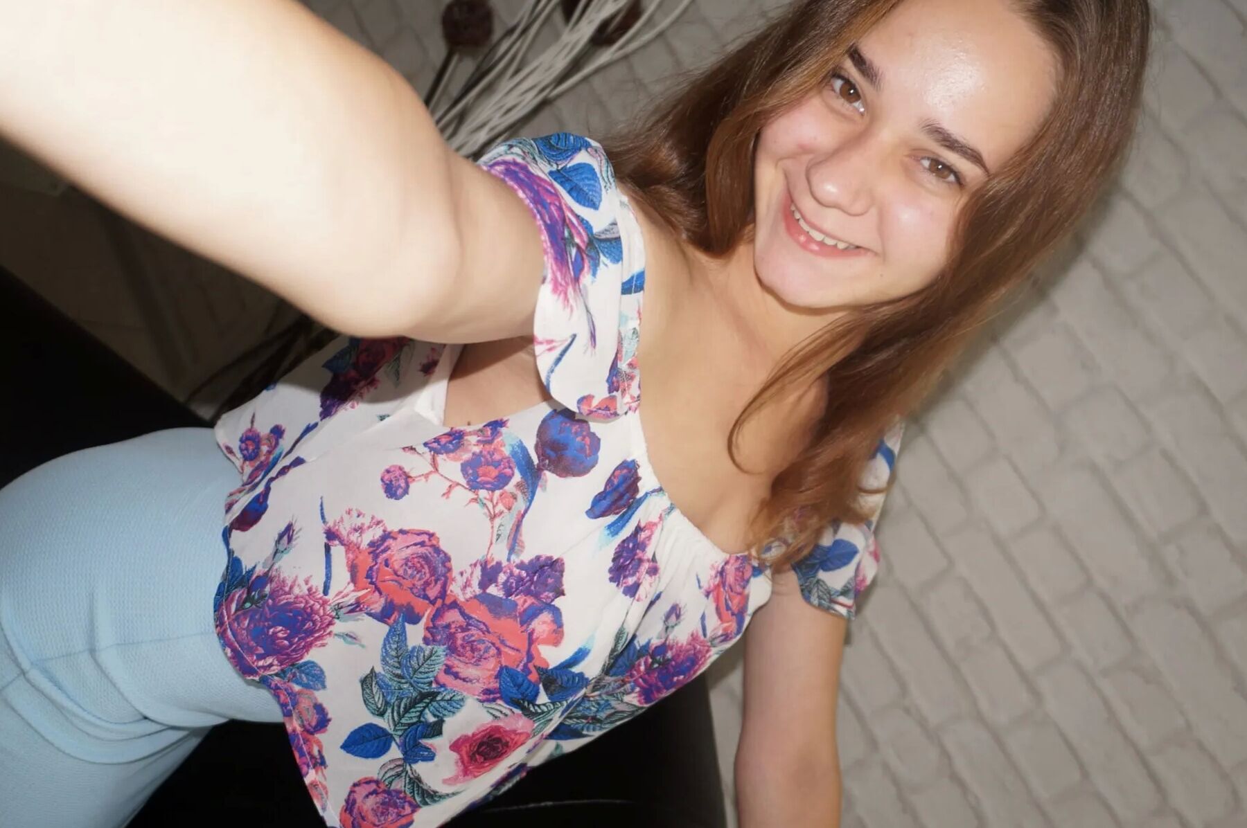Naturally busty cutie shows off her nudes