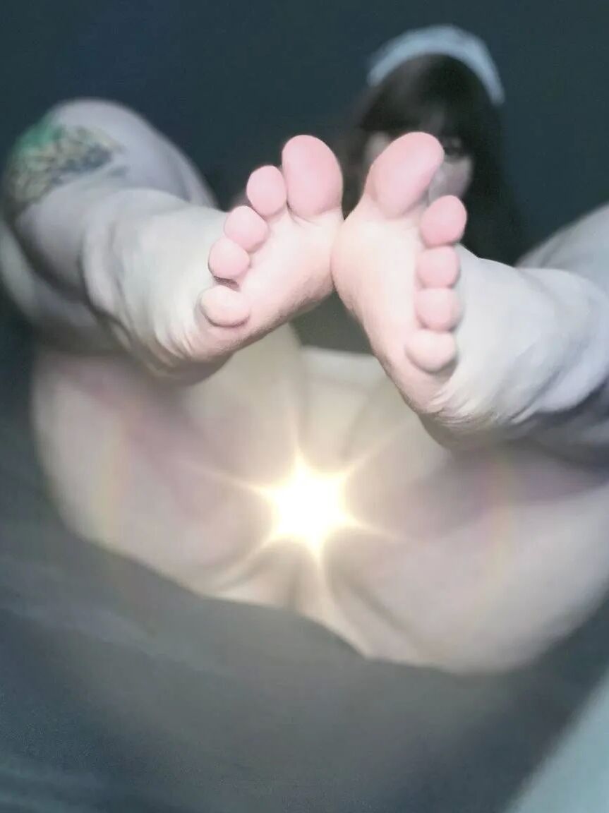 >///<