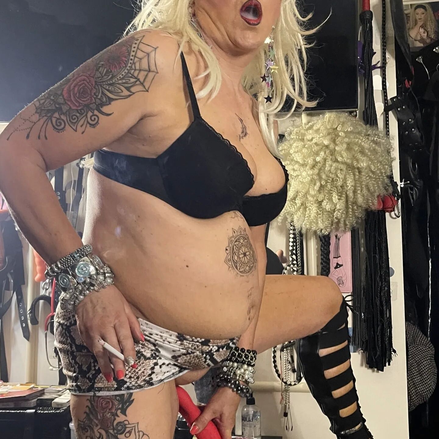 SMOKING WHORE 2