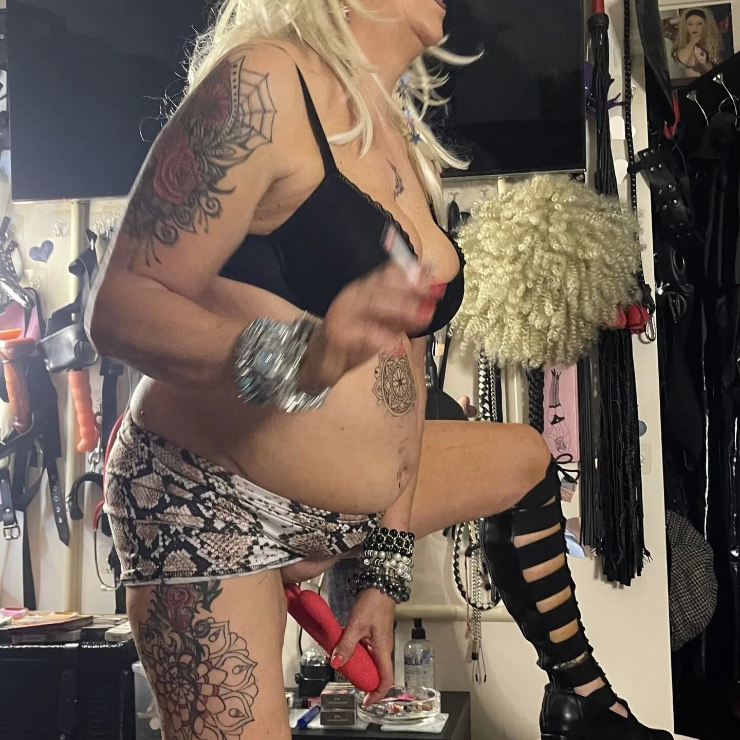 SMOKING WHORE 2