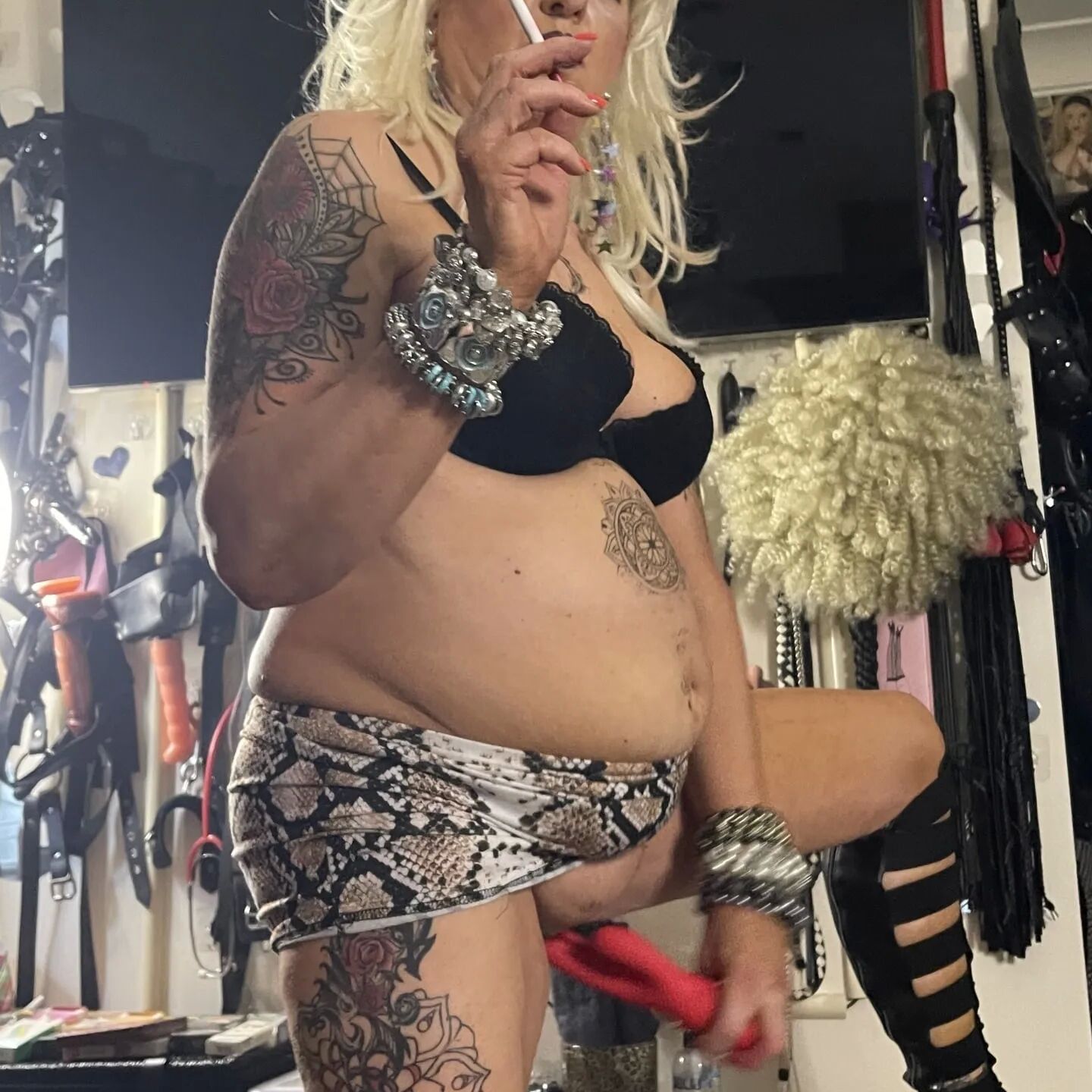 SMOKING WHORE 2