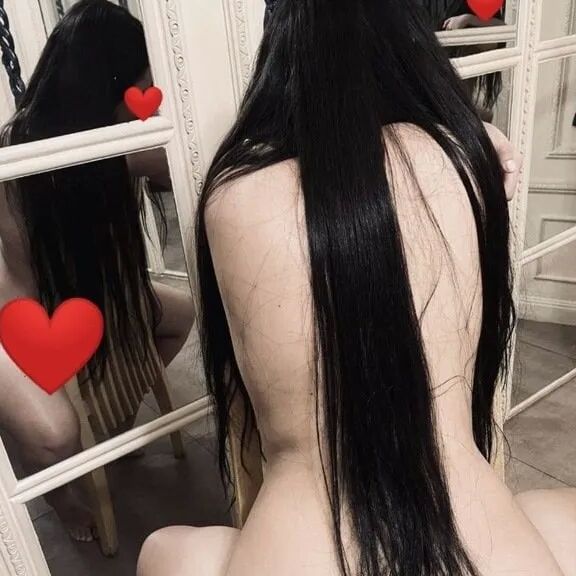 Taking pics to show how horny i am for mal