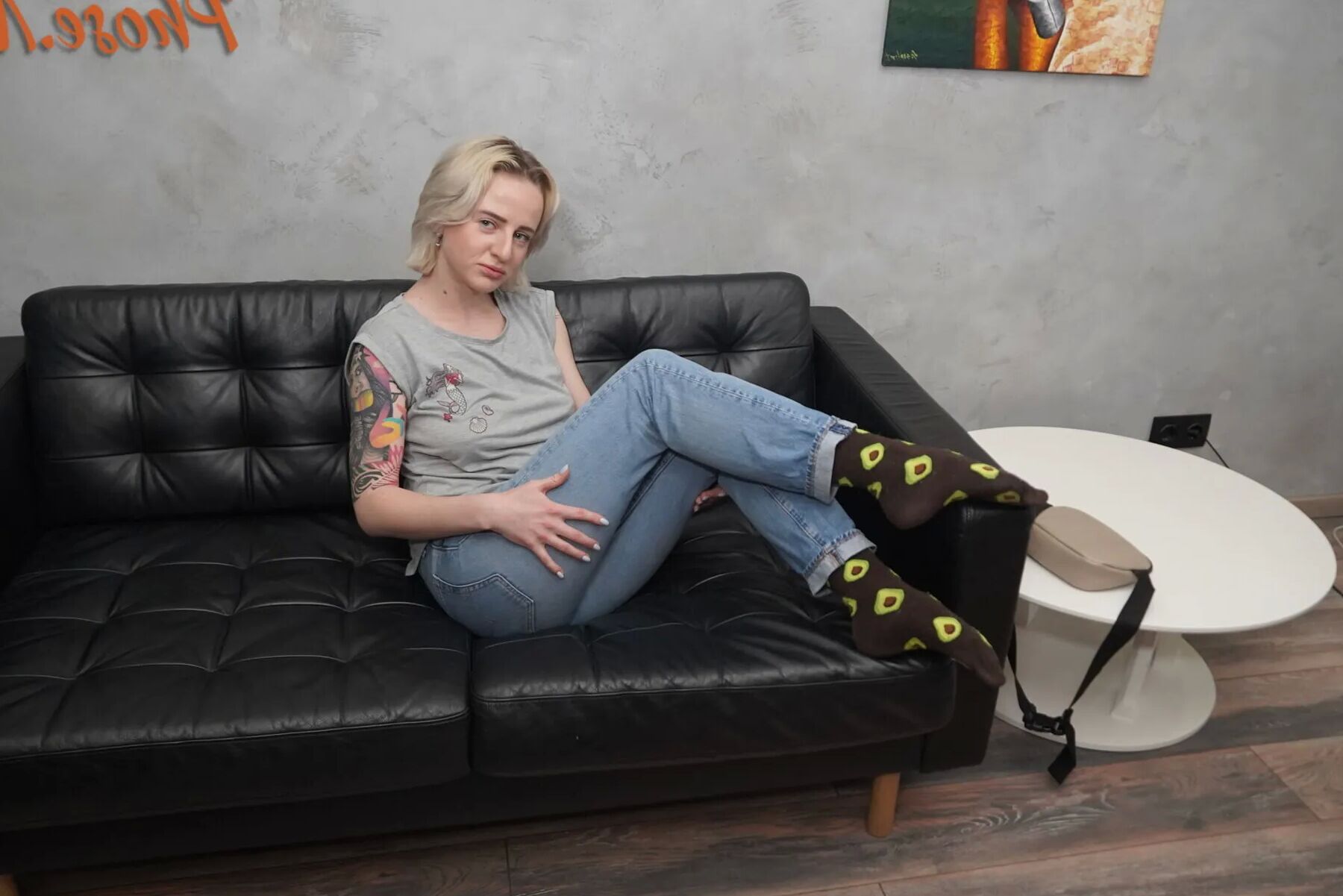 Sexy blond Hanna Rey Takes Off Jeans and Pantyhose