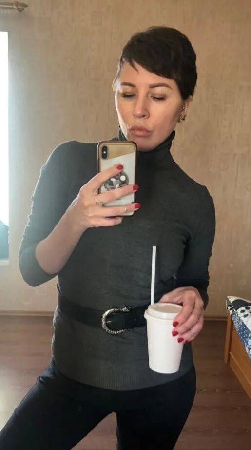 Co-worker won't stop sending me these naughty pics