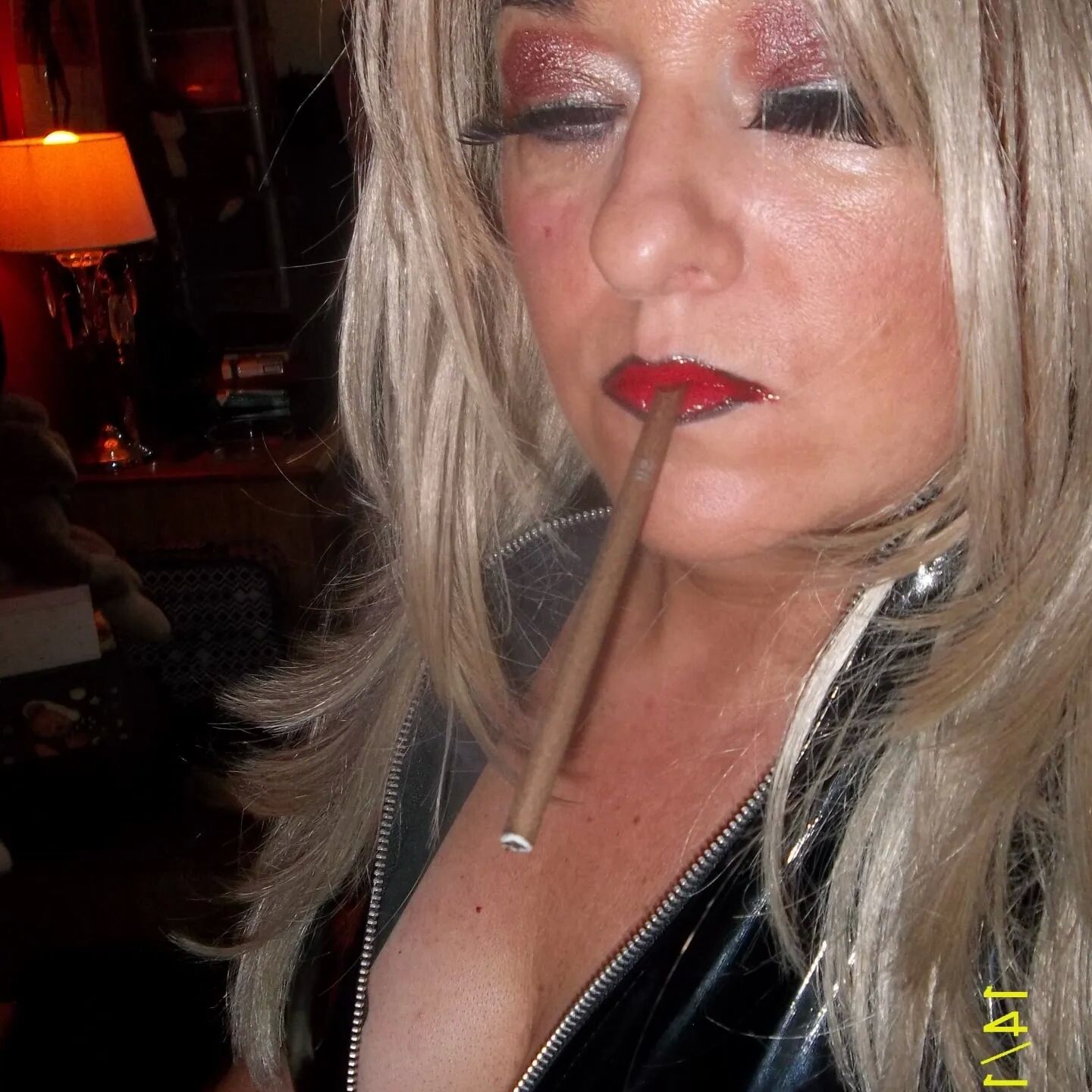 SHIRLEY SLUT 306