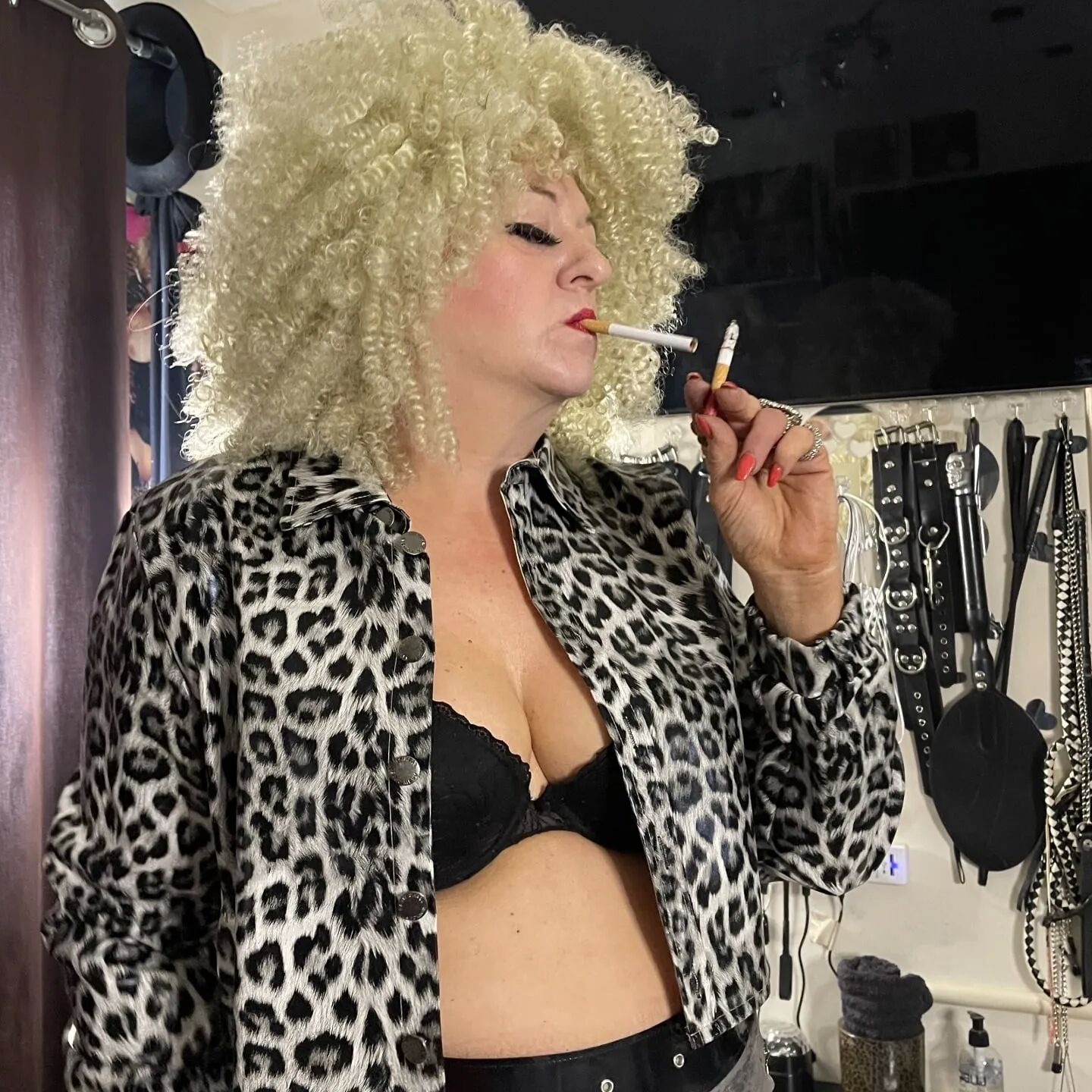 SMOKING TRAMP SHIRLEY