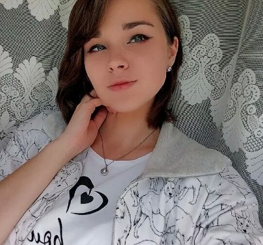 Beautiful teen girl taking nudes for her BF