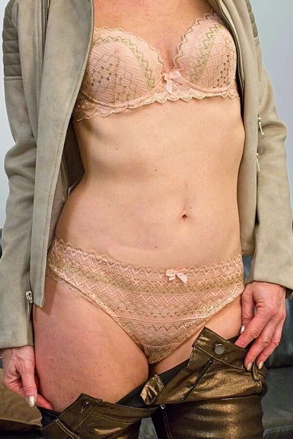 Femdom sissy chastity de 3650 à3750
