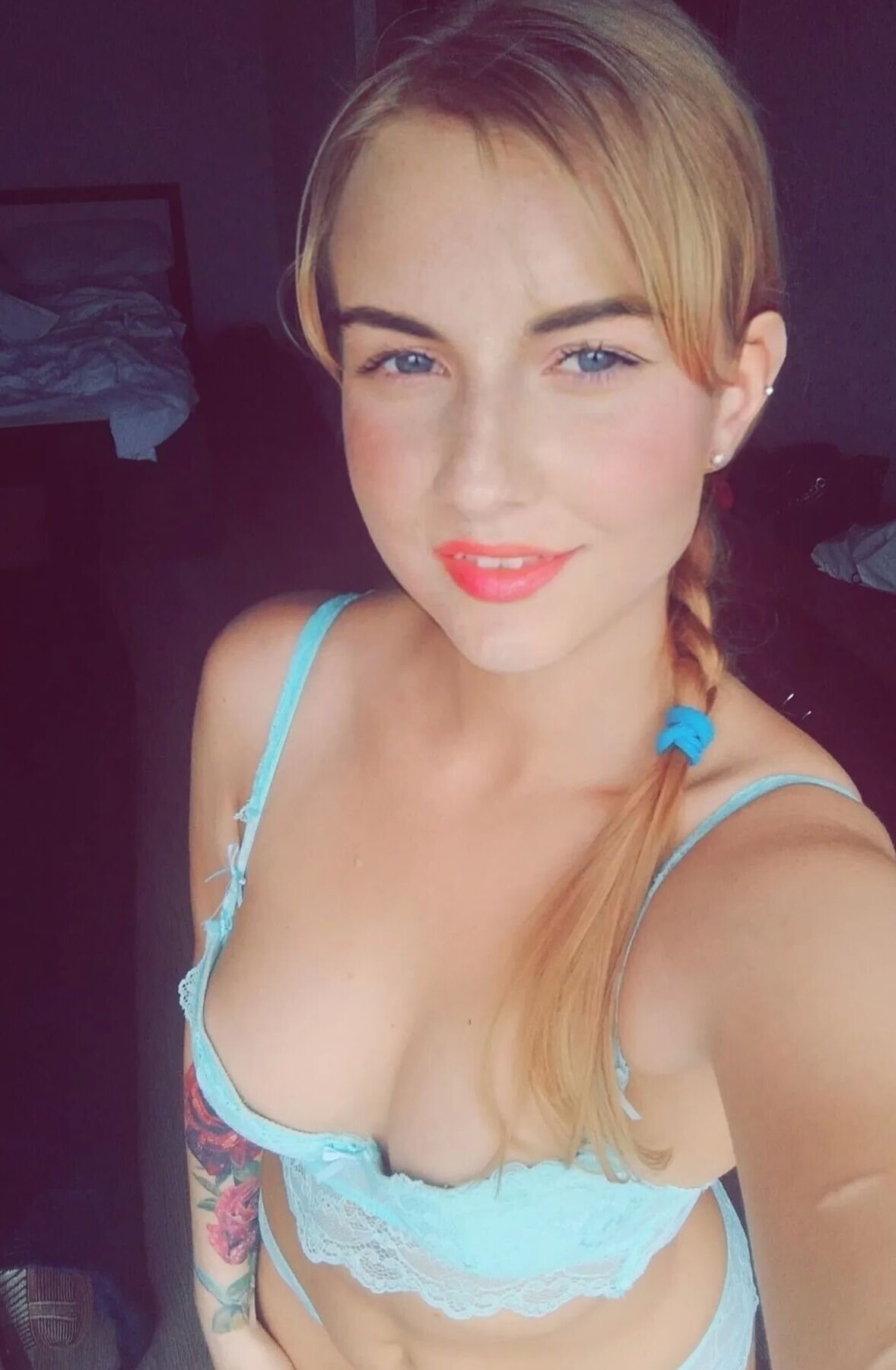 Blue lingerie beauty shows off her curves