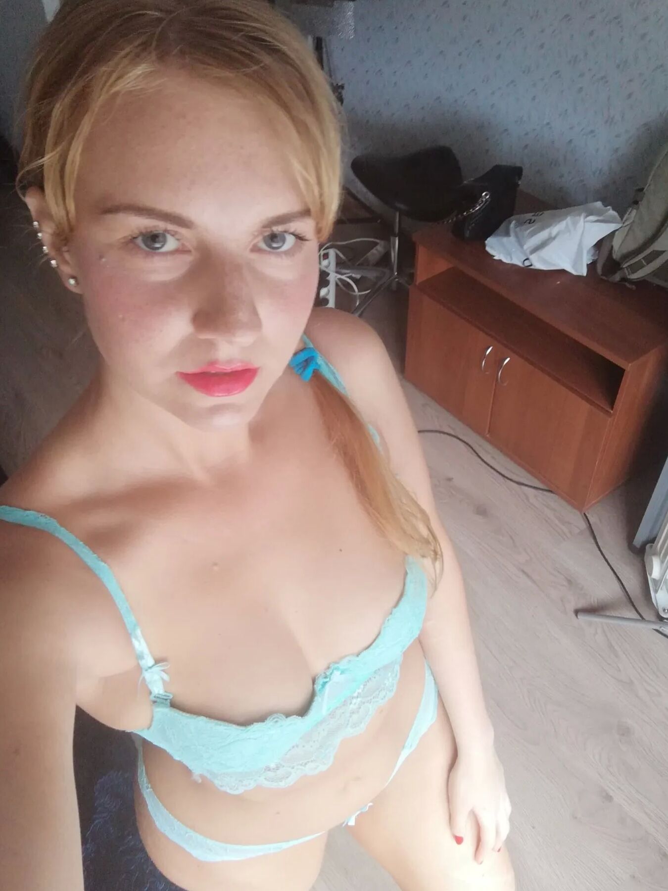 Blue lingerie beauty shows off her curves