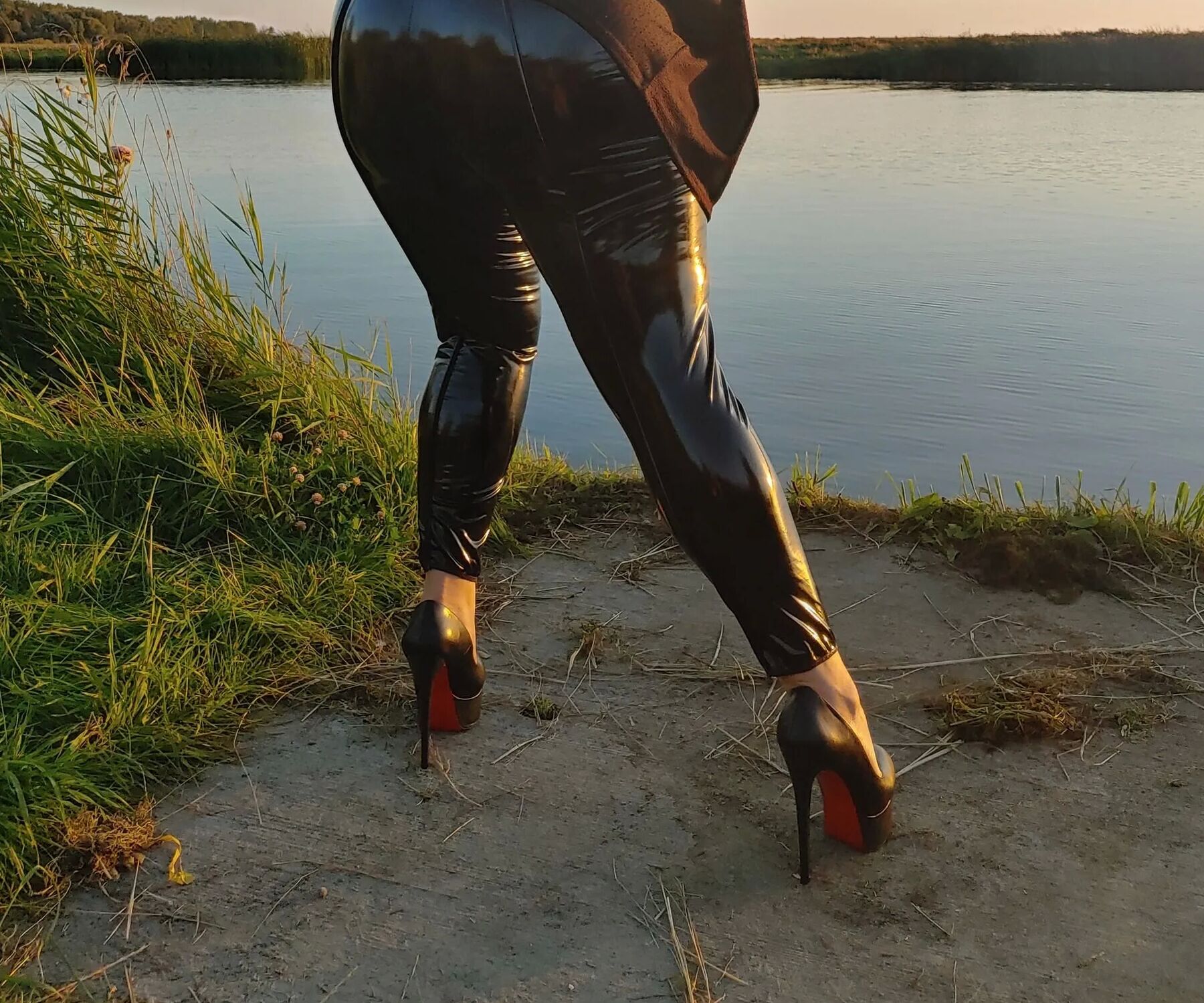 MissBigButt in the countryside