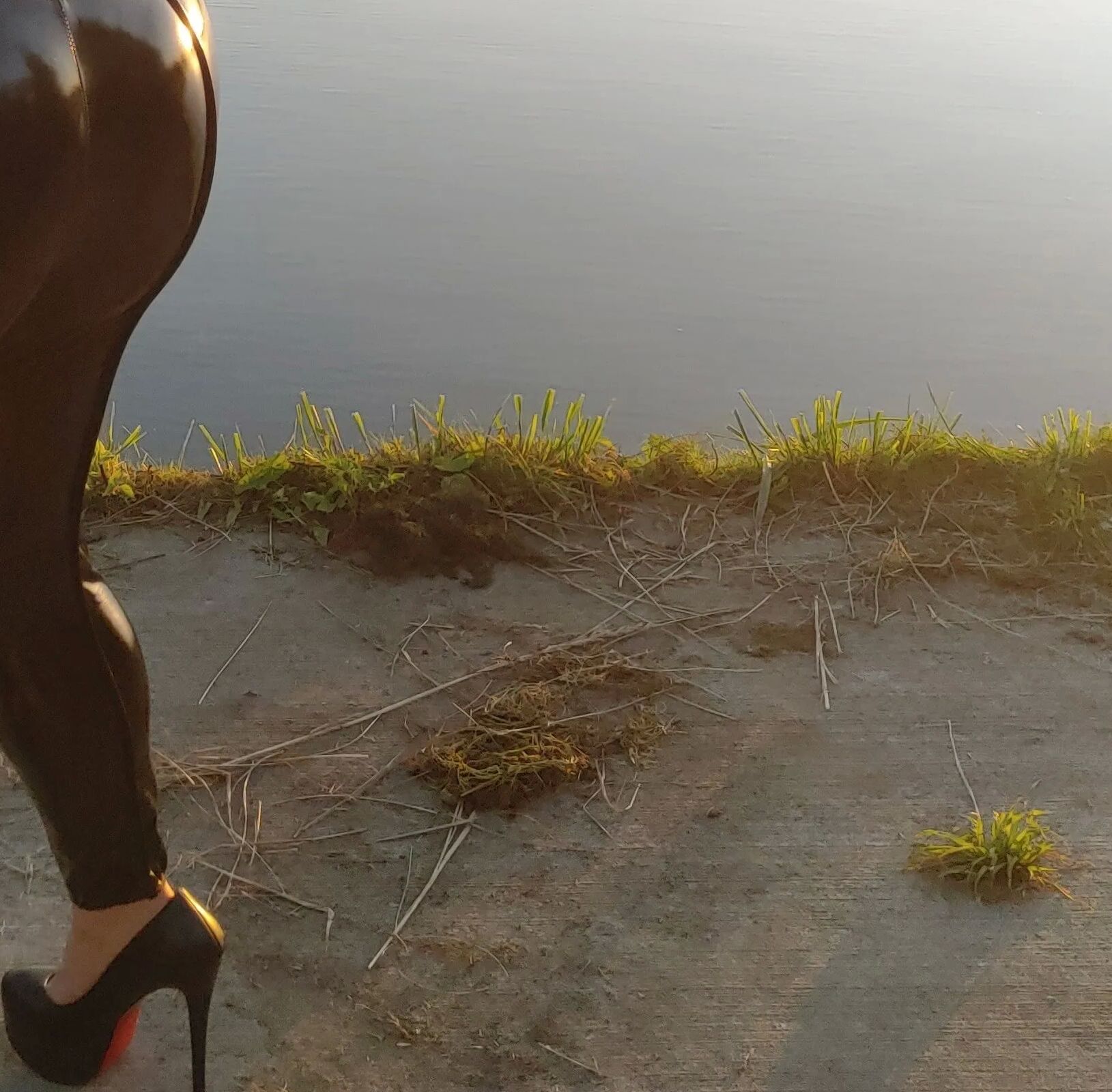 MissBigButt in the countryside