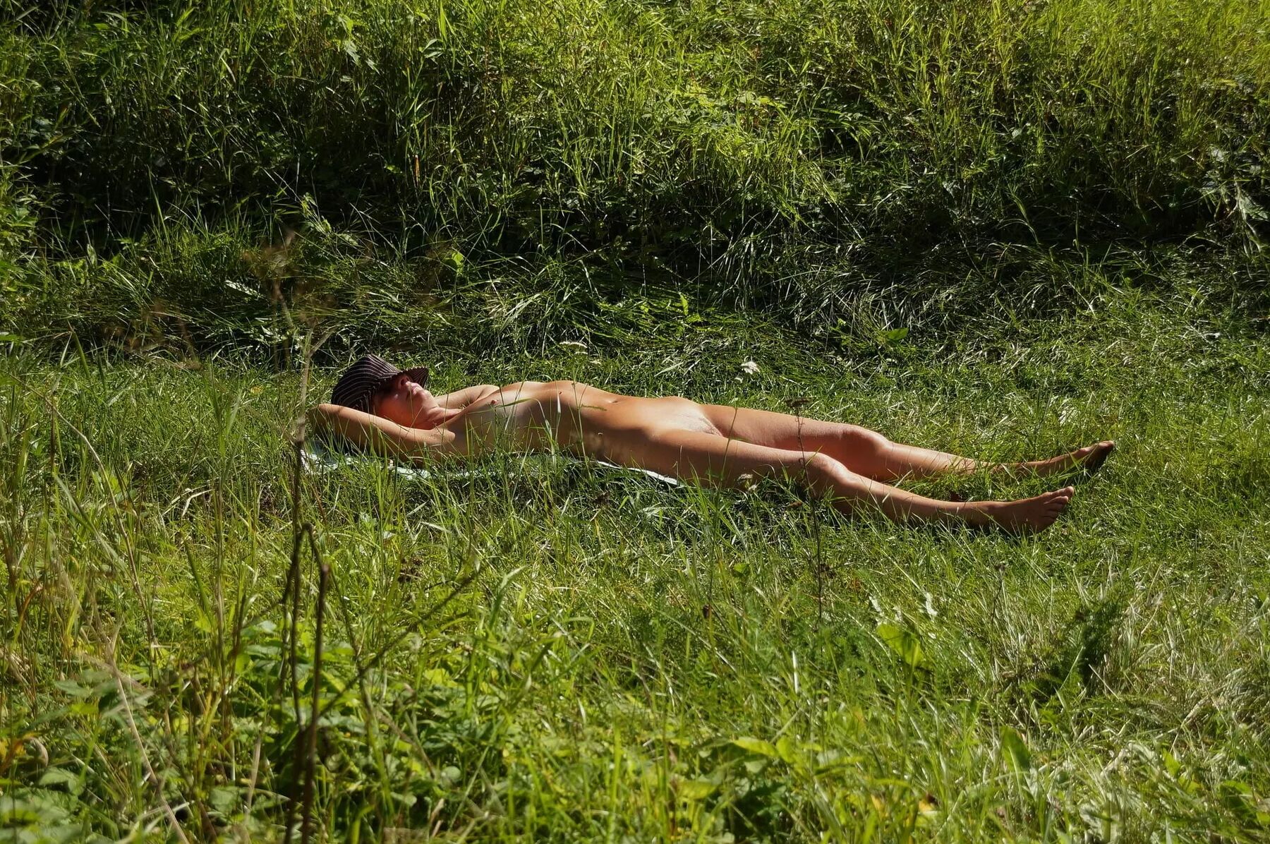 Nude on green grass