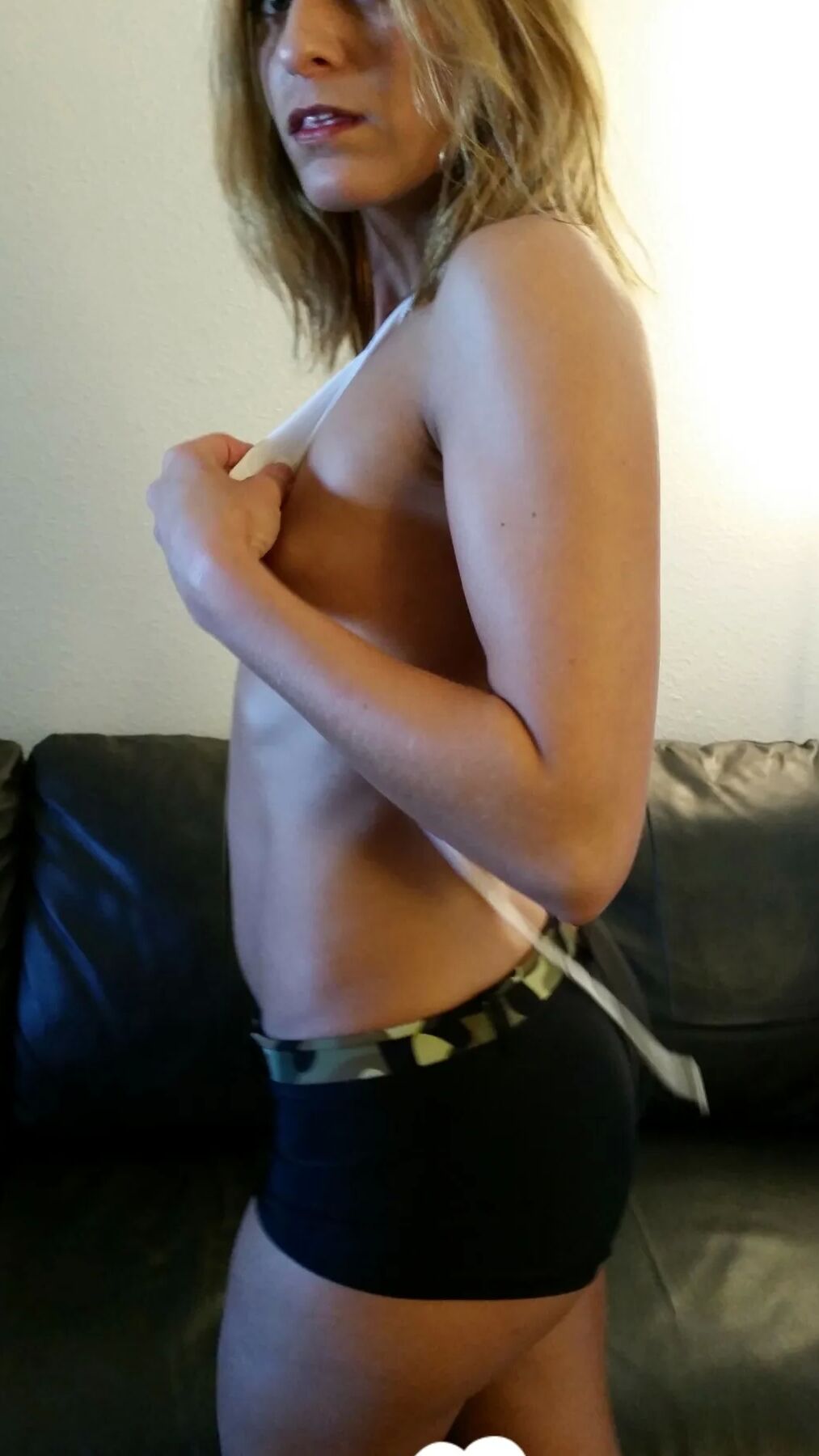 Tattooed blonde gets recorded while teasing herself