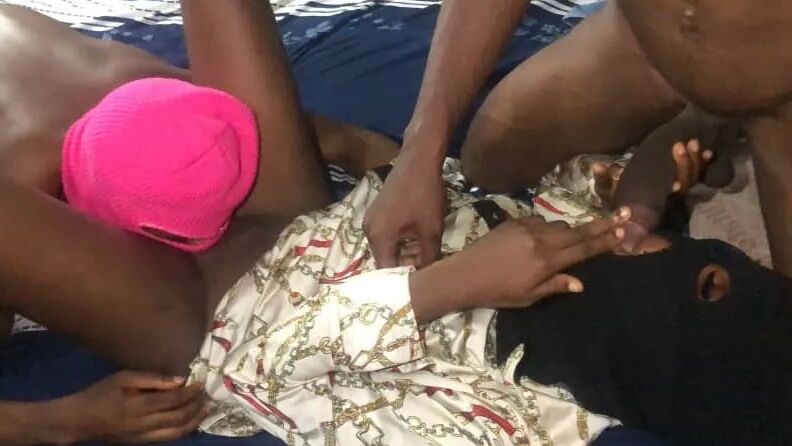 Two friends eating my pussy