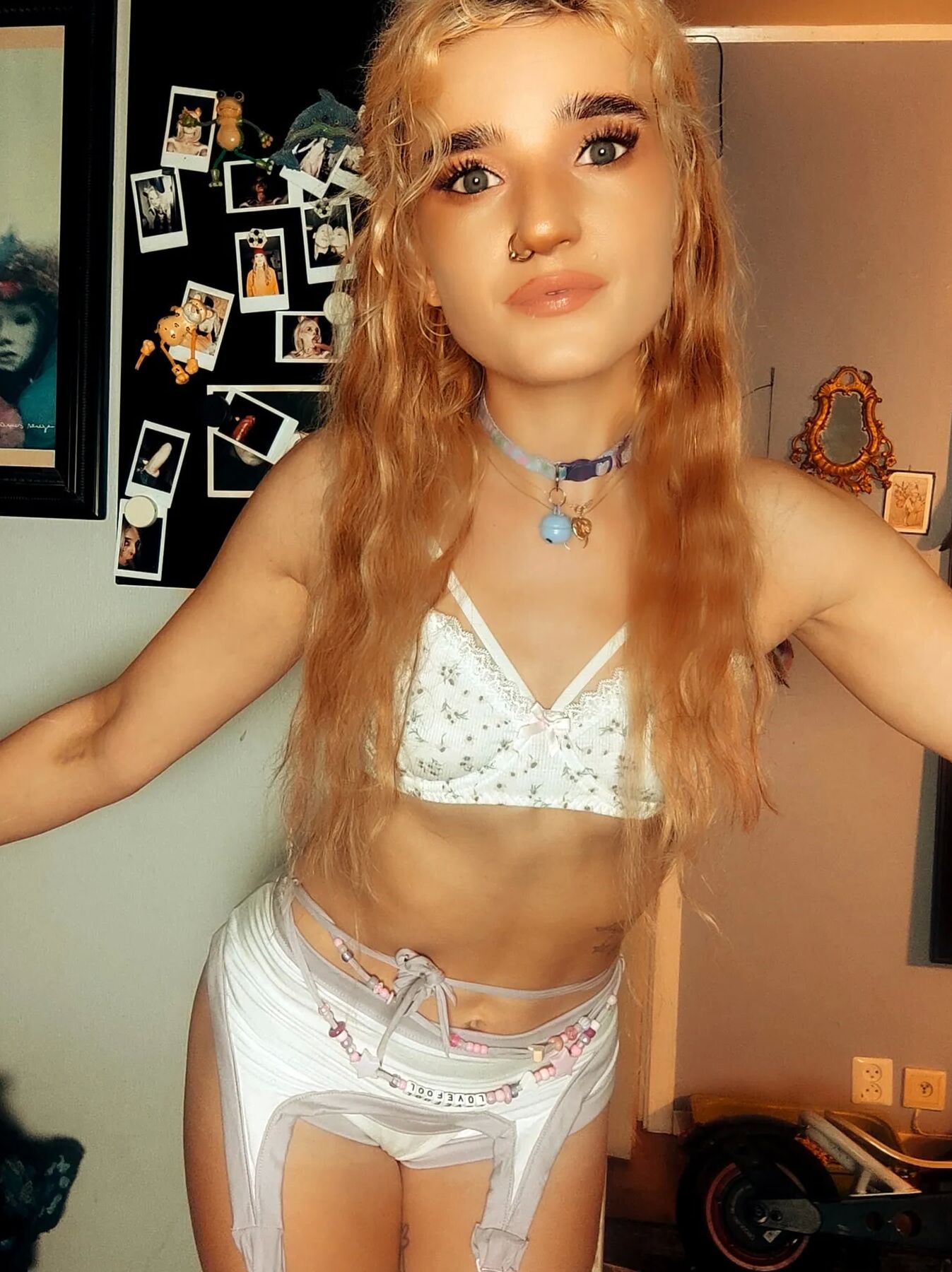 Blonde slut showing off juicy ass