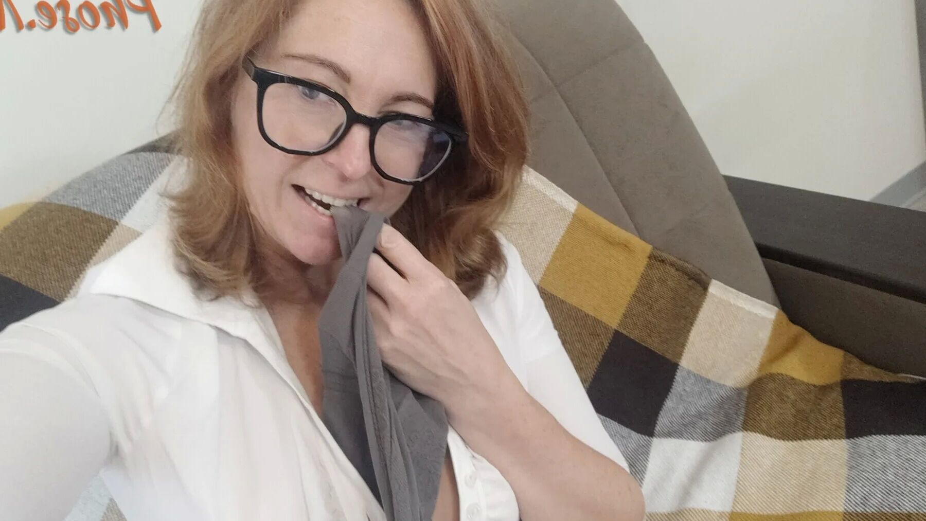 Marta Giving Footjob Wearing Pantyhose