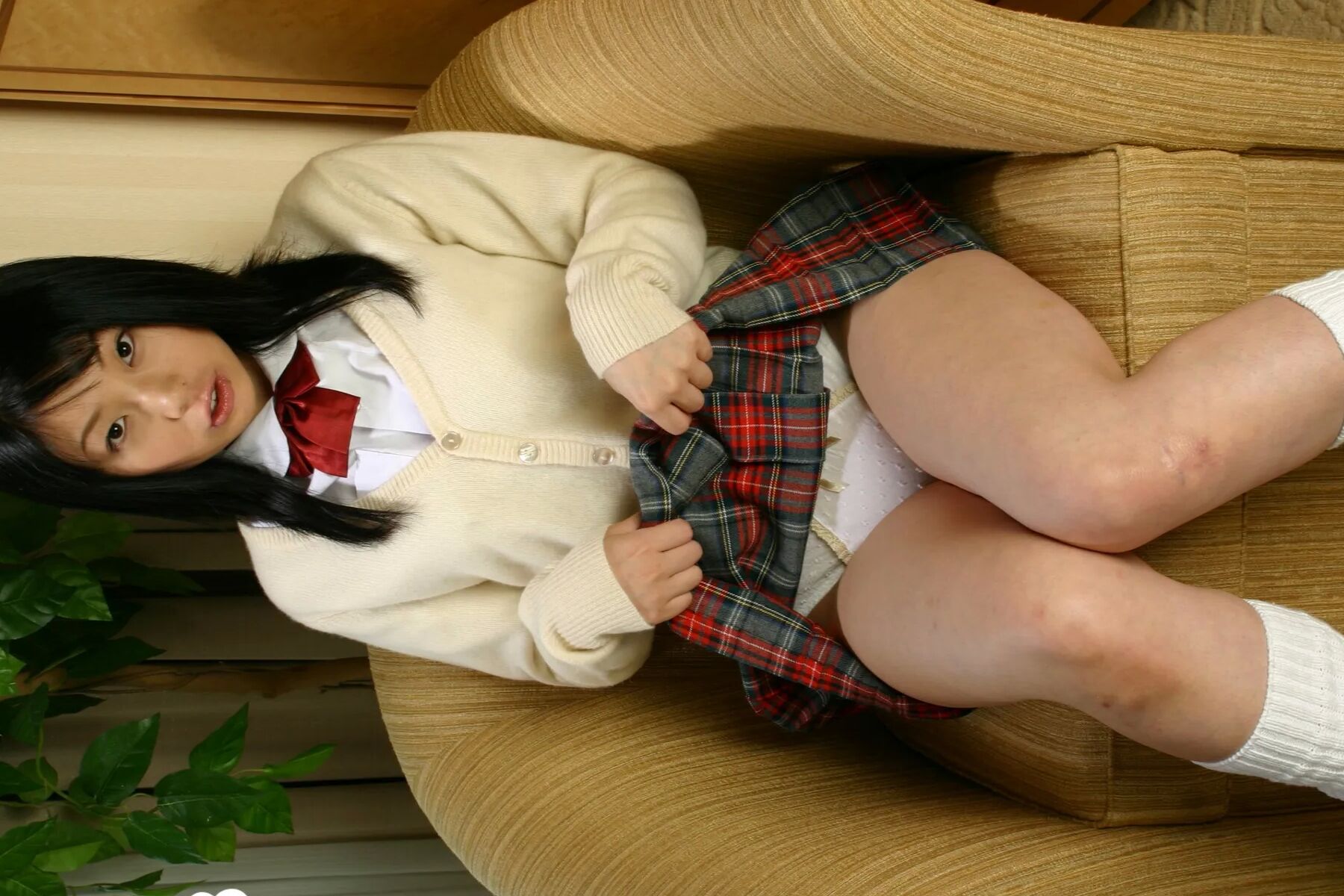 Asian schoolgirl looks for some online exposure