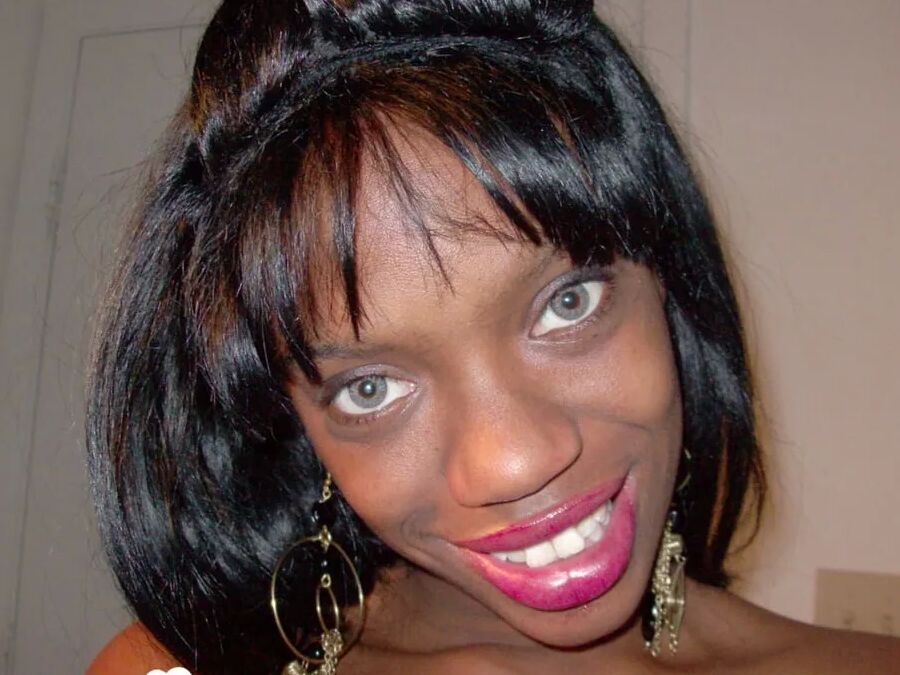 Ebony beauty strips off her fishnet shirt
