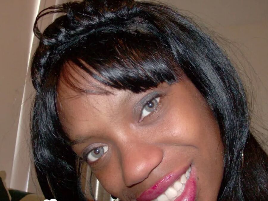 Ebony beauty strips off her fishnet shirt