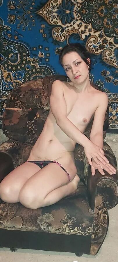 Lonely brunette girlfriend takes some hot nudes